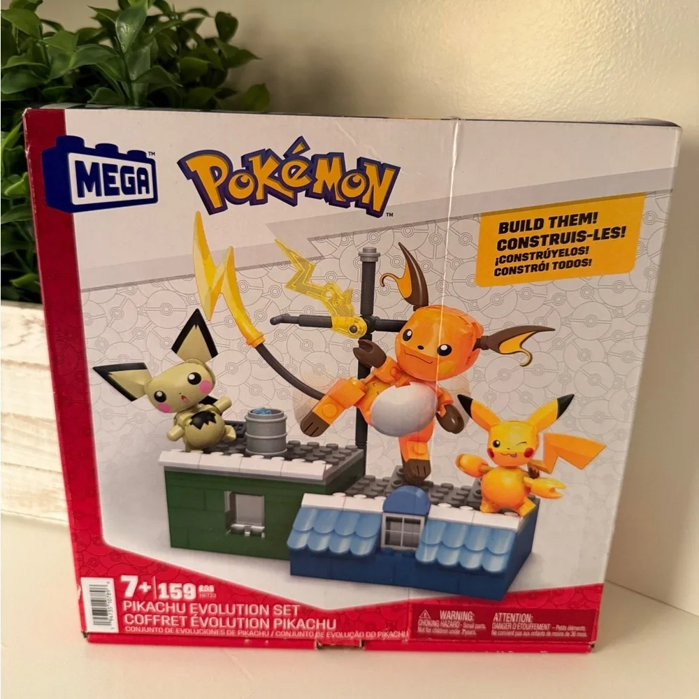 Pokémon MEGA Action Figure Building Toys, Pikachu Evolution Set with 159 Pieces